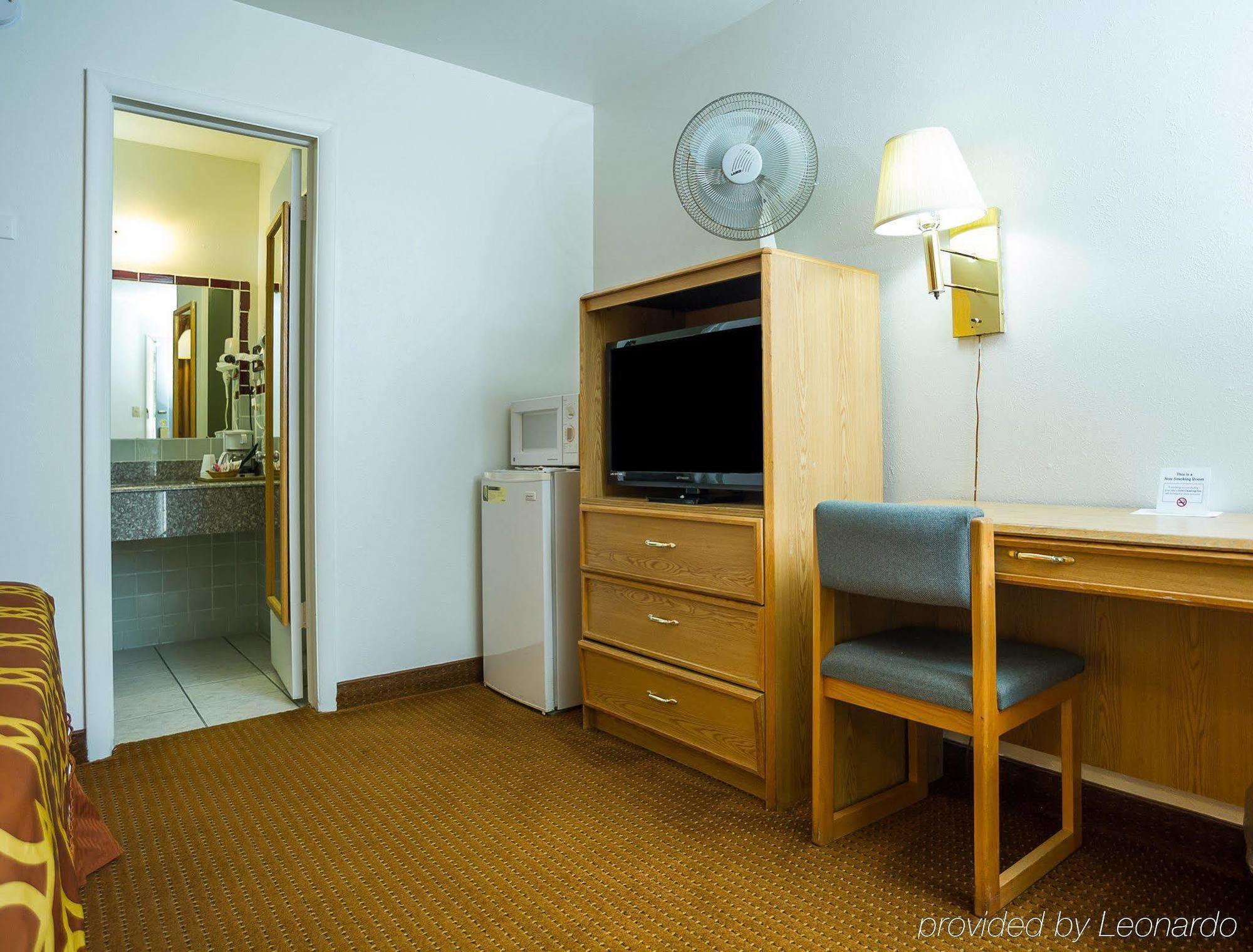American Inn Of Liberal Extérieur photo