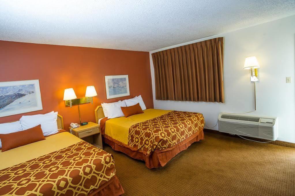 American Inn Of Liberal Extérieur photo