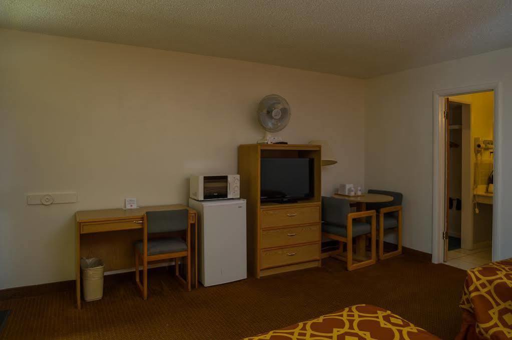 American Inn Of Liberal Extérieur photo