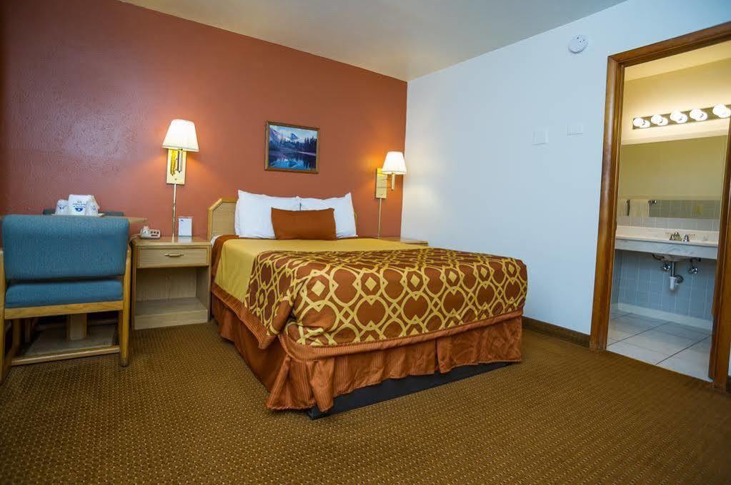 American Inn Of Liberal Extérieur photo