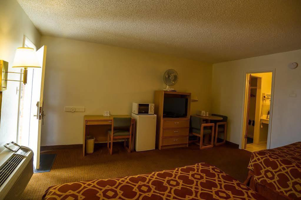American Inn Of Liberal Extérieur photo