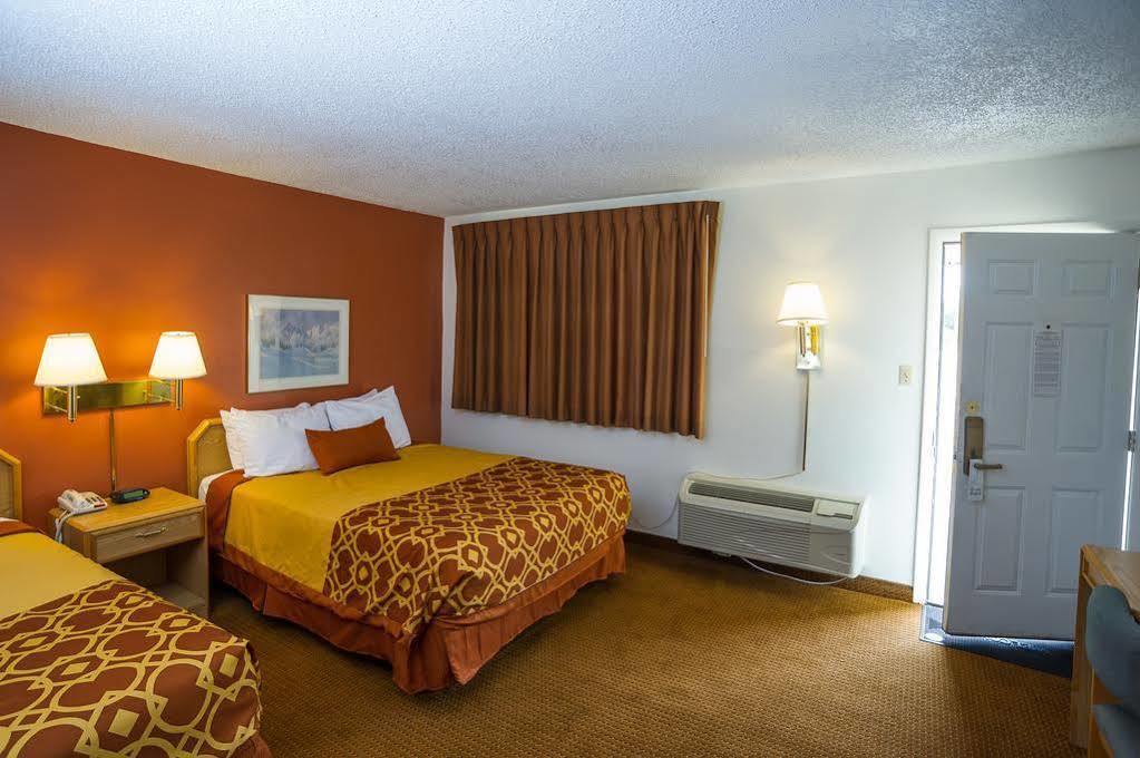 American Inn Of Liberal Extérieur photo